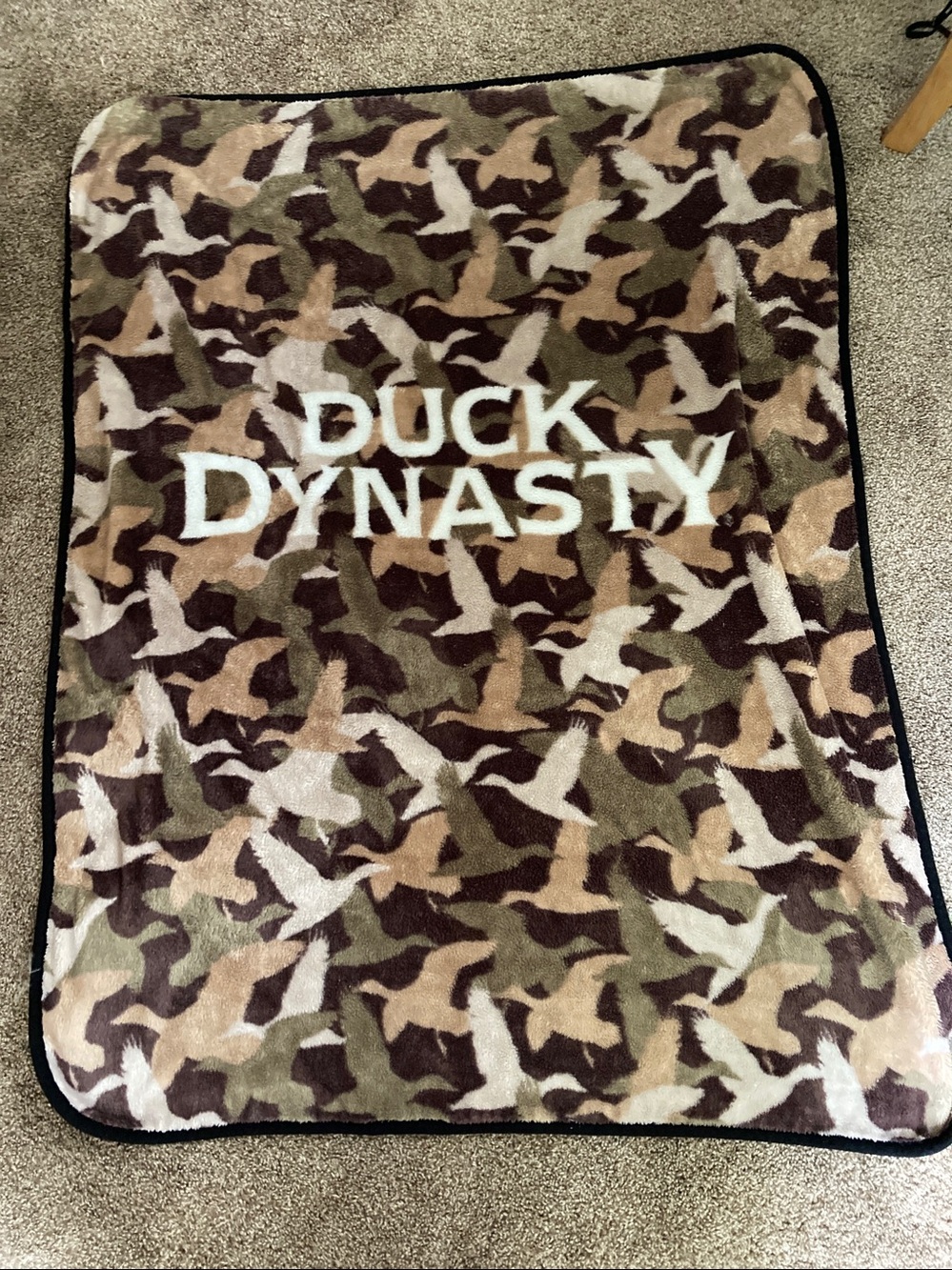 Duck dynasty soft cozy throw blanket appropriate 50”x38”